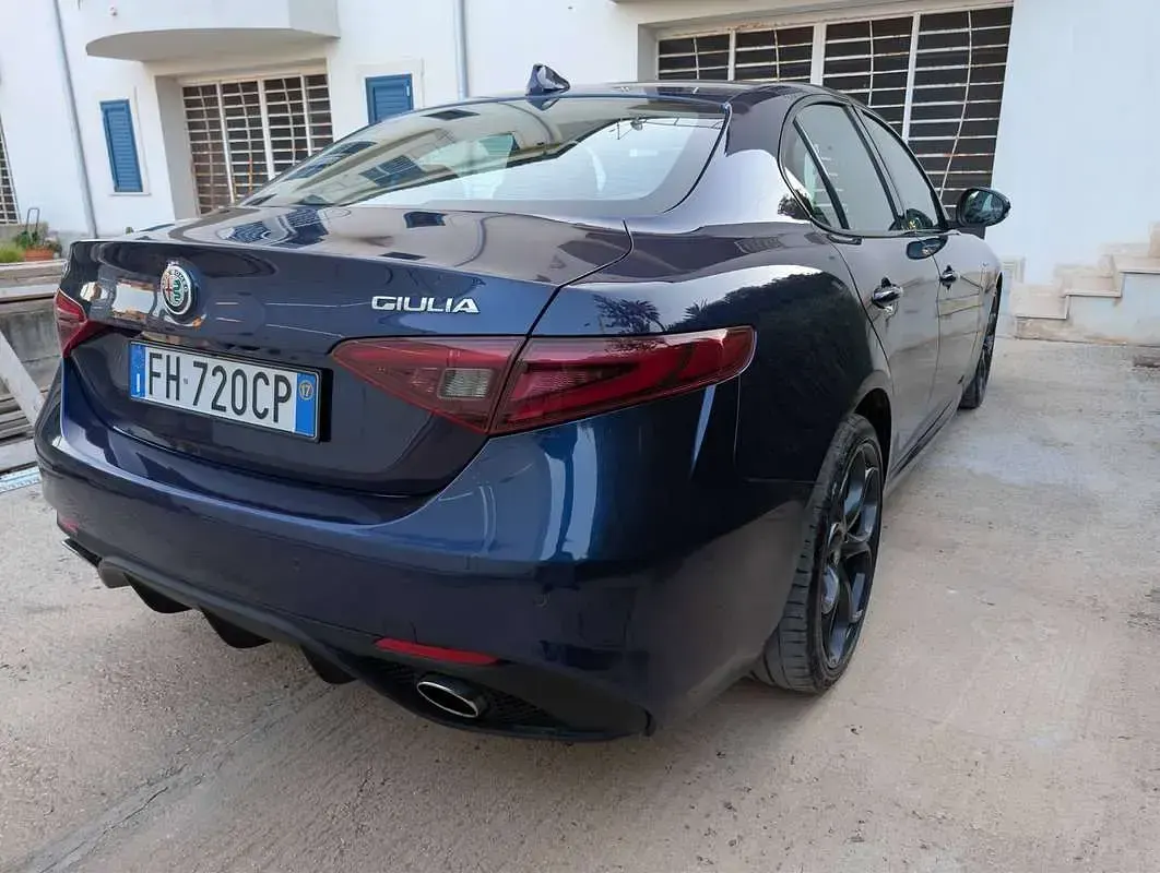 Usata Alfa Romeo Giulia Veloce 209 CV (153 kW) 2017 Blu/azzurro Berlina