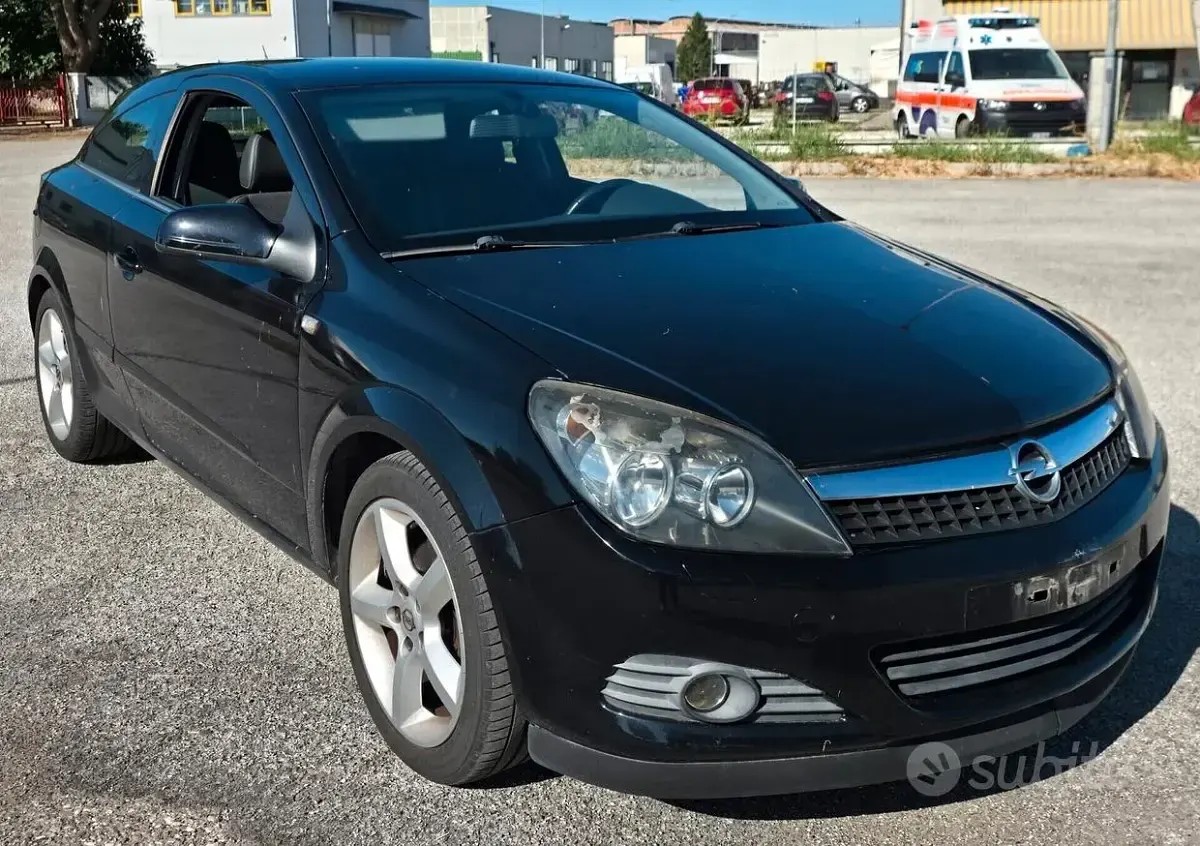 Usata Opel Astra GTC 105 CV (77 kW) 2006 Nero Berlina