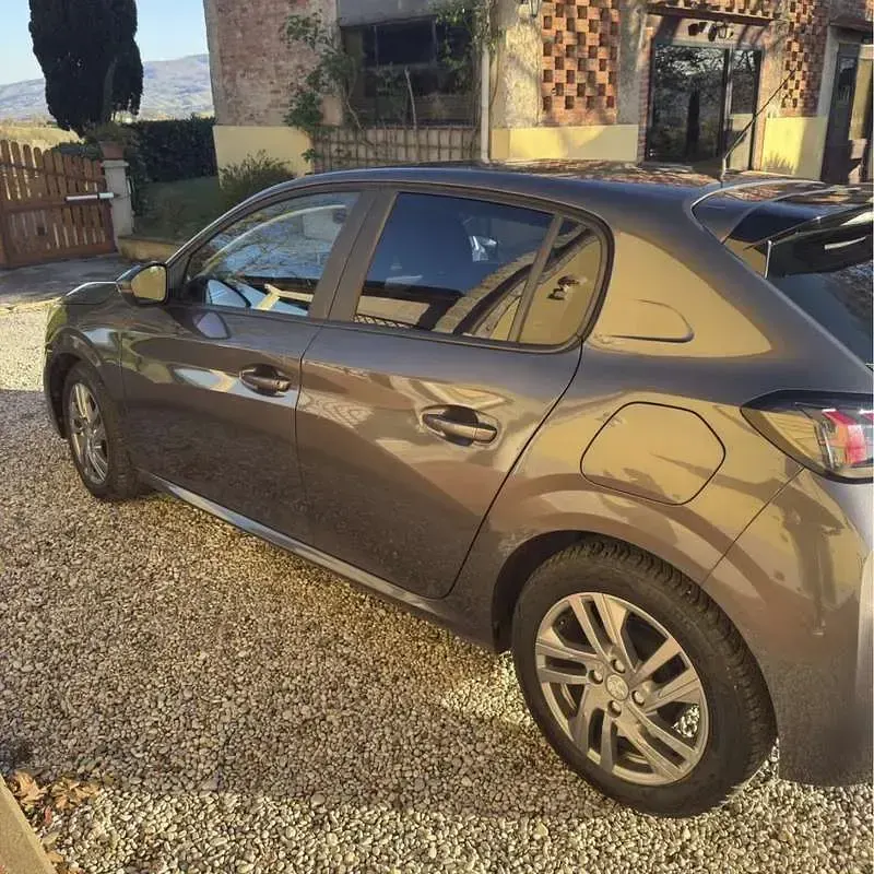 Usata Peugeot 208 Active 75 CV (55 kW) 2020 Utilitaria