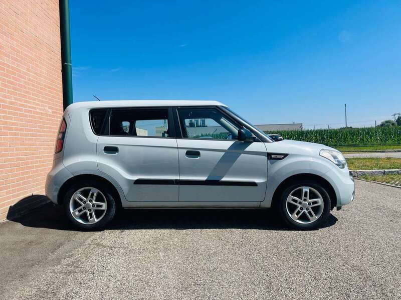 Usata Kia Soul 126 CV (92 kW) 2010 Argento SUV