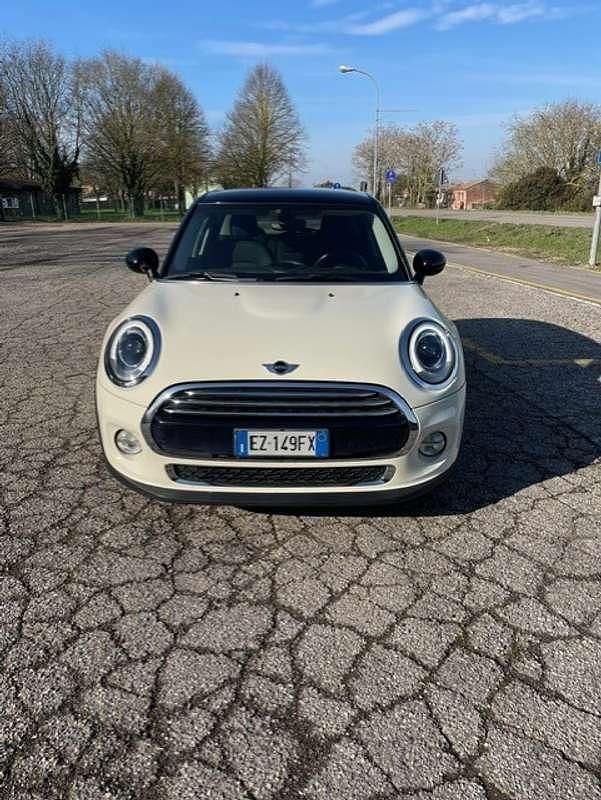 Usata Mini Cooper D Business 116 CV (85 kW) 2015 Beige Utilitaria