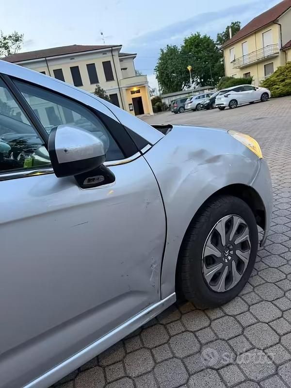 Begagnad Citroën C3 2016 Grå Sedan