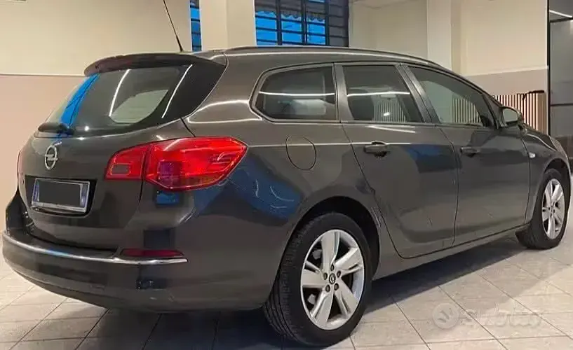 Usata Opel Astra Cosmo 120 CV (88 kW) 2013 Grigio Station wagon