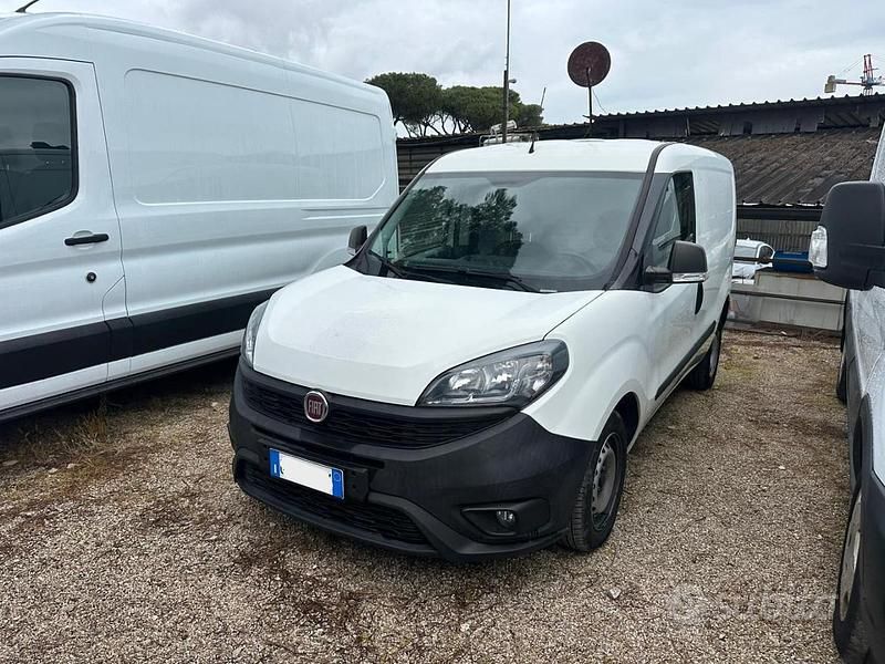 Usata Fiat Doblò Easy 90 CV (66 kW) 2022 Bianco Monovolume