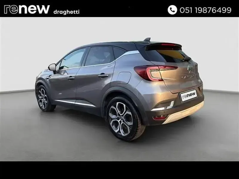 Usata Renault Captur Intens 160 CV (117 kW) 2021 Grigio chiaro SUV