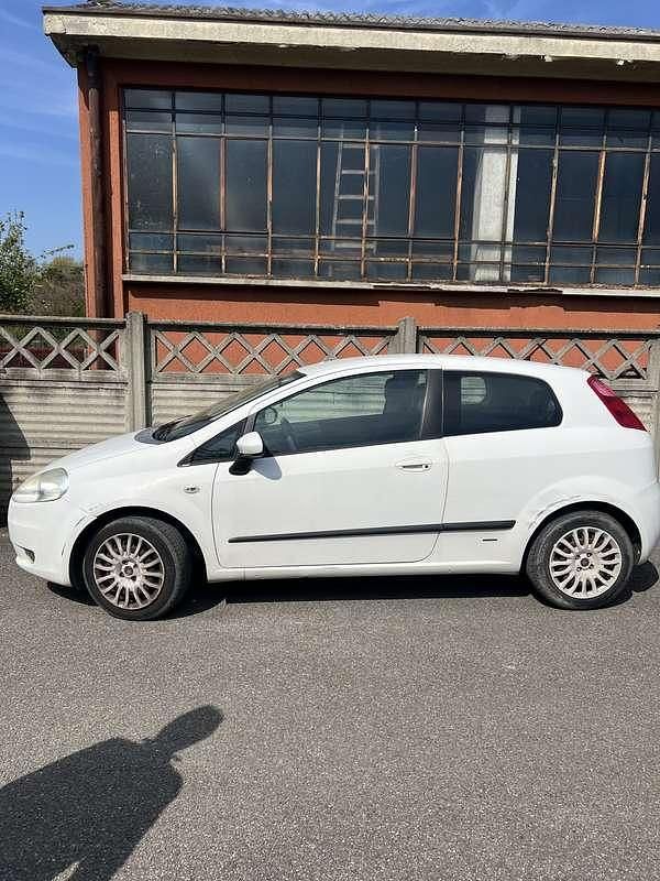 Usata Fiat Grande Punto Dynamic 77 CV (56 kW) 2008 Utilitaria