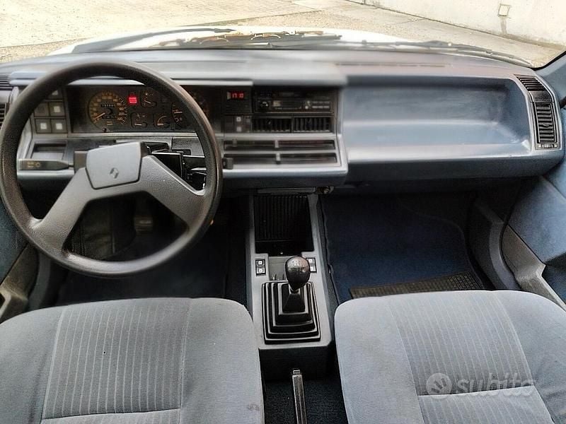Usata Renault 21 88 CV (64 kW) 1988 Bianco Station wagon