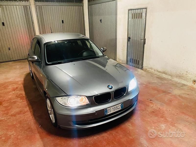 Grigio Usata 2008 BMW 118 Due volumi | 4800 € (Buon prezzo) - Immagine 1/4