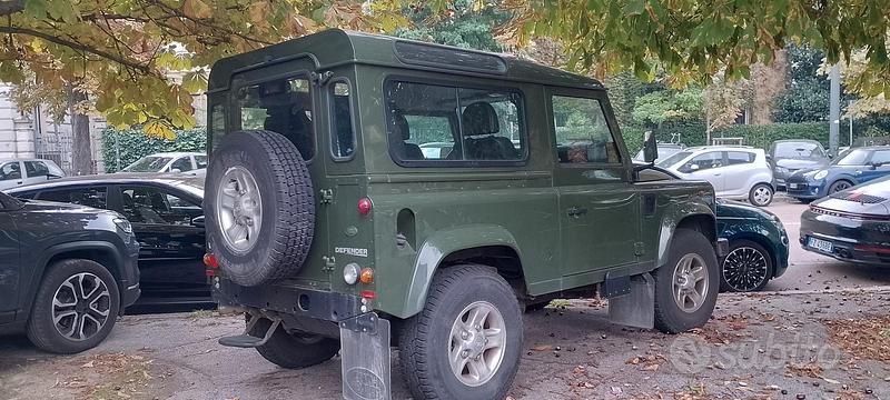 Usata Land Rover Defender 122 CV (89 kW) 2007 Verde SUV