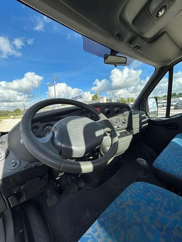 Usata Iveco Daily 126 CV (92 kW) 2001 Bianco Furgone