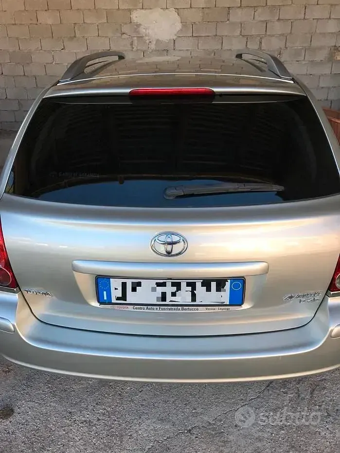 Usata Toyota Avensis 126 CV (92 kW) 2009 Grigio Station wagon