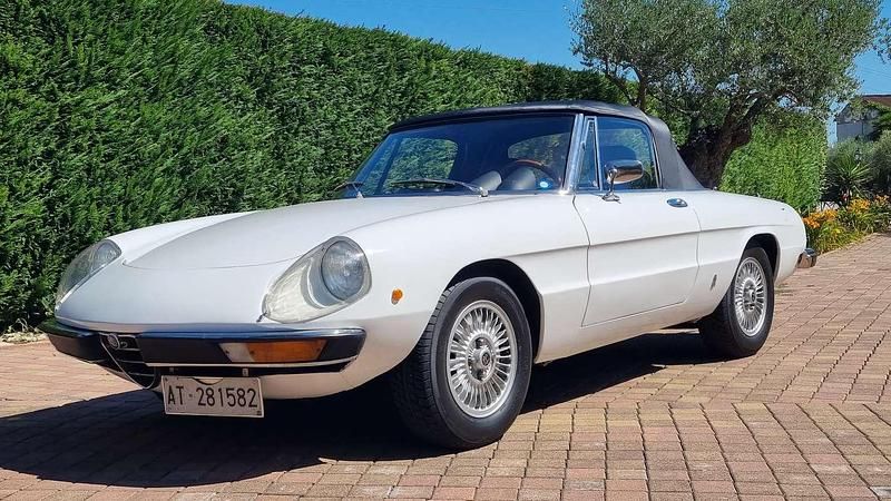 Usata Alfa Romeo Spider Veloce 131 CV (96 kW) 1973 Bianco Cabrio