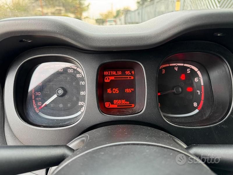 Usata Fiat Panda Lounge 69 CV (50 kW) 2019 Blu Berlina