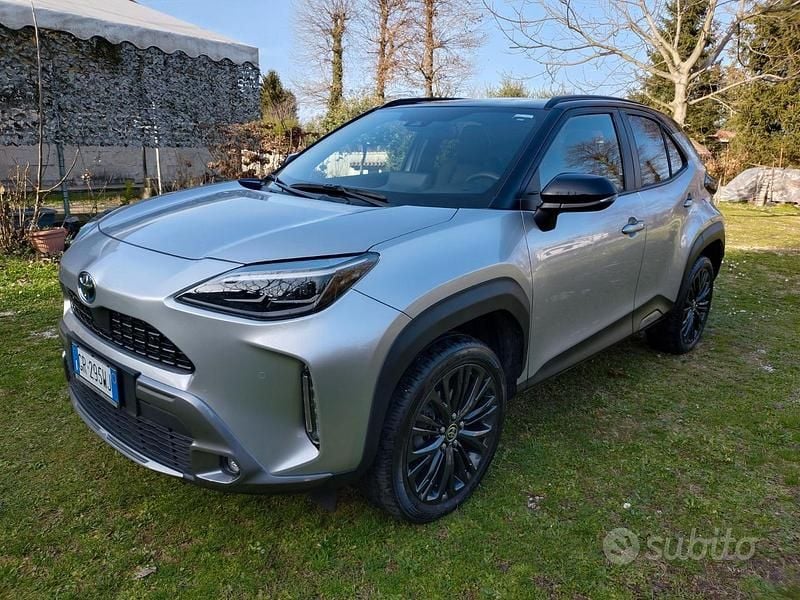 Usata Toyota Yaris 116 CV (85 kW) 2024 Grigio Berlina
