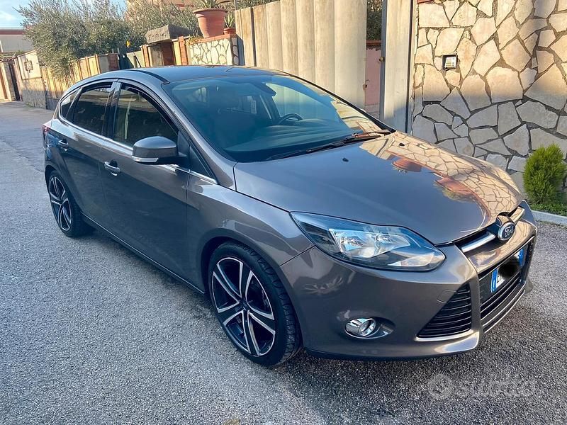 Usata Ford Focus Titanium 115 CV (84 kW) 2011 Grigio Berlina