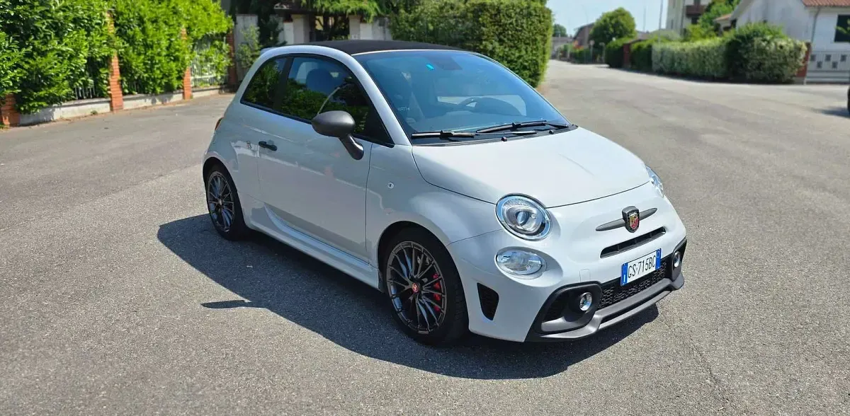 Usata Abarth 695C Competizione 179 CV (131 kW) 2023 Grigio Cabrio