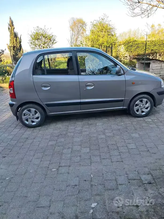 Usata Hyundai Atos 59 CV (43 kW) 2004 Grigio Utilitaria