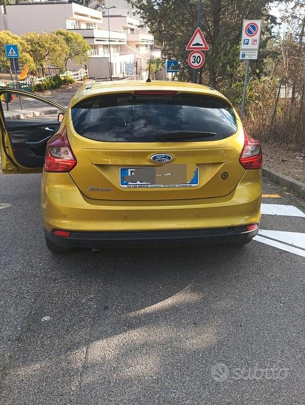 Usata Ford Focus 115 CV (84 kW) 2011 Giallo Berlina