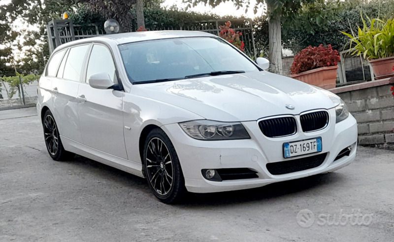 Bianco Usata 2010 BMW 320 Station wagon | 4100 € (Buon prezzo) - Immagine 1/4