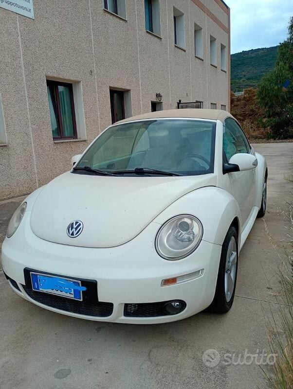 Usata VW Beetle Cabriolet 105 CV (77 kW) 2009 Bianco Cabrio
