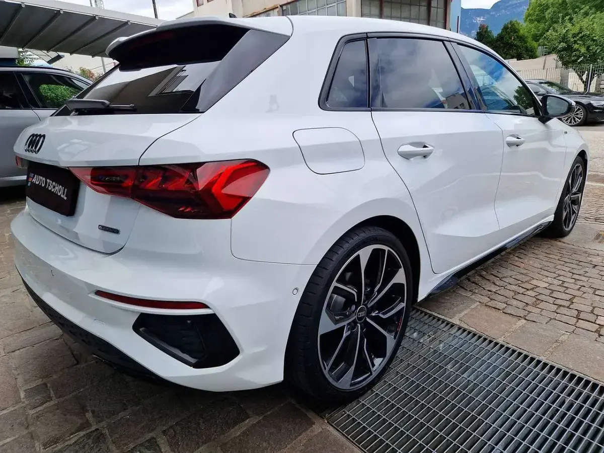 Usata Audi A3 S-line plus 190 CV (139 kW) 2022 Ibisweiß Berlina