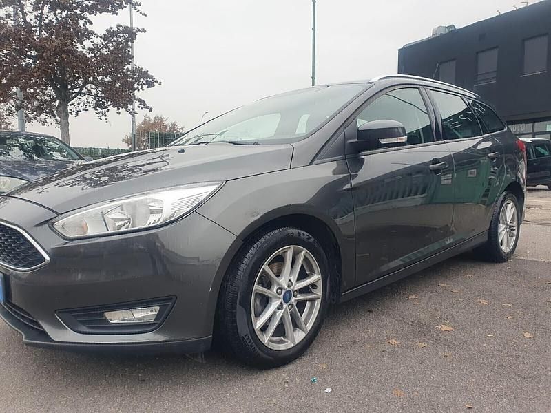 Usata Ford Focus Titanium 119 CV (87 kW) 2017 Grigio Station wagon
