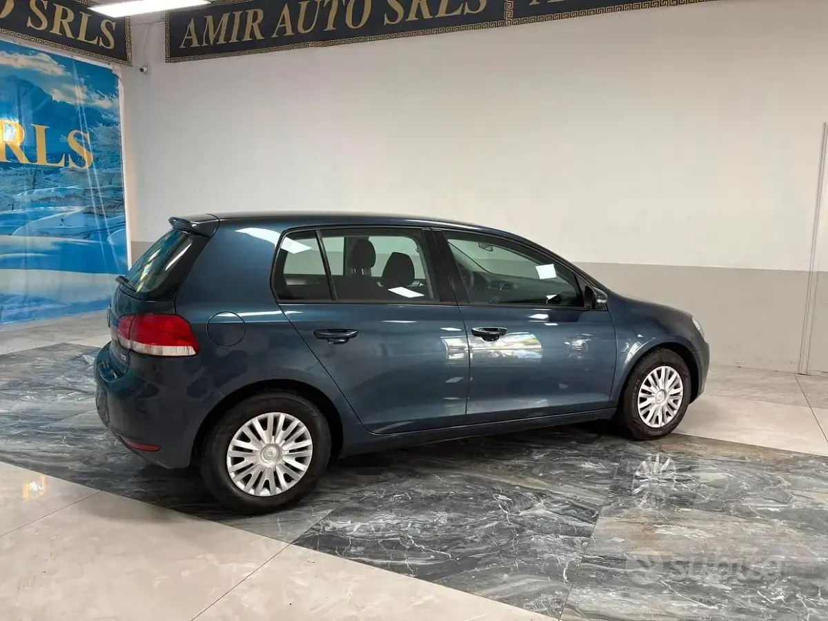 Usata VW Golf VI Comfortline 105 CV (77 kW) 2011 Blu Utilitaria
