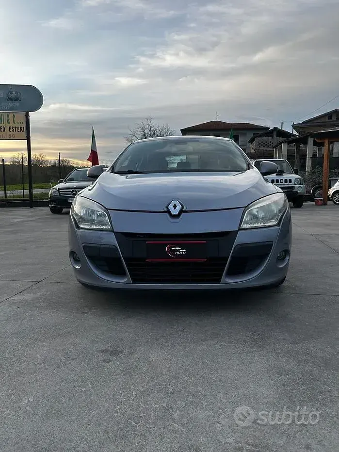 Usata Renault Mégane Luxe 130 CV (95 kW) 2011 Grigio Berlina