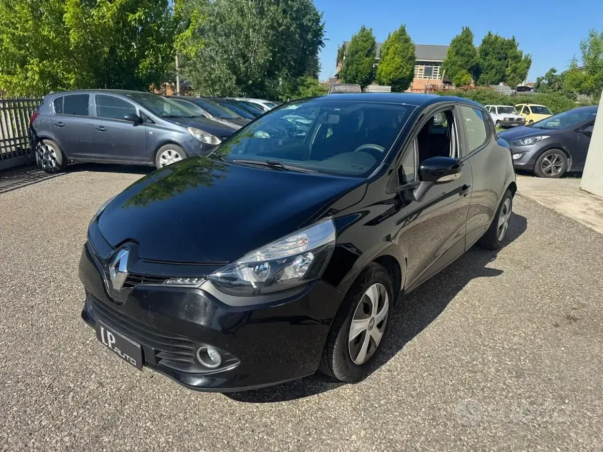 Second-hand Renault Clio IV Zen 75 CP (55 kW) 2016 Negru Berlinǎ