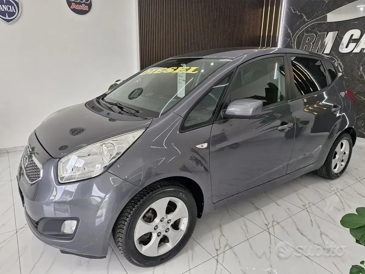 Usata Kia Venga 90 CV (66 kW) 2011 Grigio Utilitaria