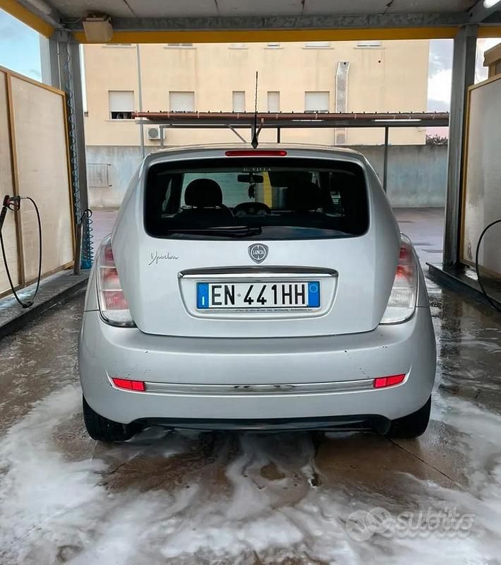 Usata Lancia Ypsilon 75 CV (55 kW) 2012 Grigio Utilitaria