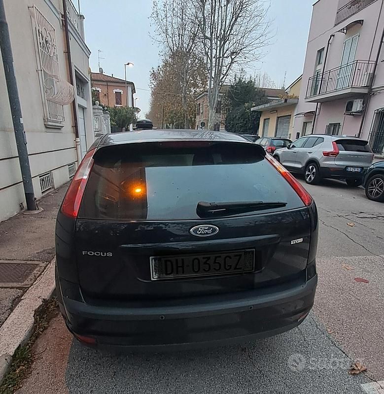 Usata Ford Focus 90 CV (66 kW) 2007 Nero Berlina