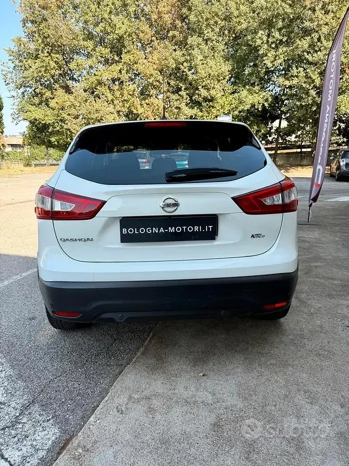 Usata Nissan Qashqai Visia 131 CV (96 kW) 2016 Bianco SUV