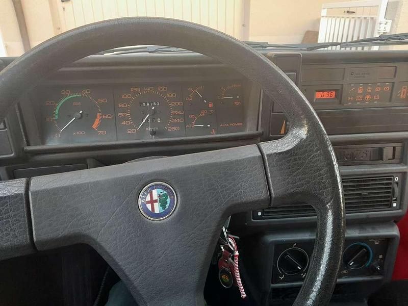 Usata Alfa Romeo 75 148 CV (108 kW) 1988 Verde Berlina