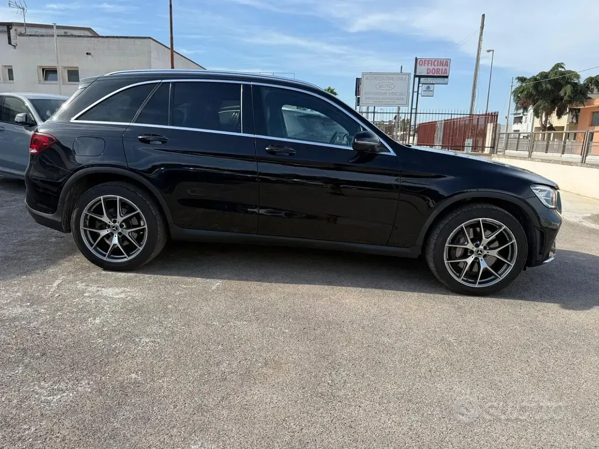 Usata Mercedes GLC220 Premium Plus 194 CV (142 kW) 2021 Nero SUV