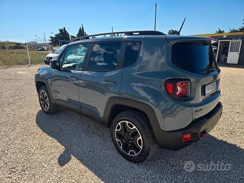 Usata Jeep Renegade Trailhawk 170 CV (125 kW) 2016 Grigio SUV