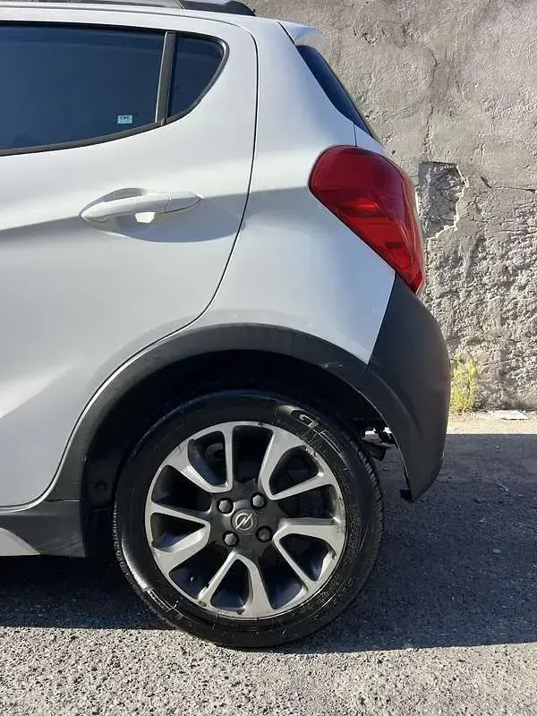 Usata Opel Karl Rocks 73 CV (53 kW) 2018 Bianco Utilitaria