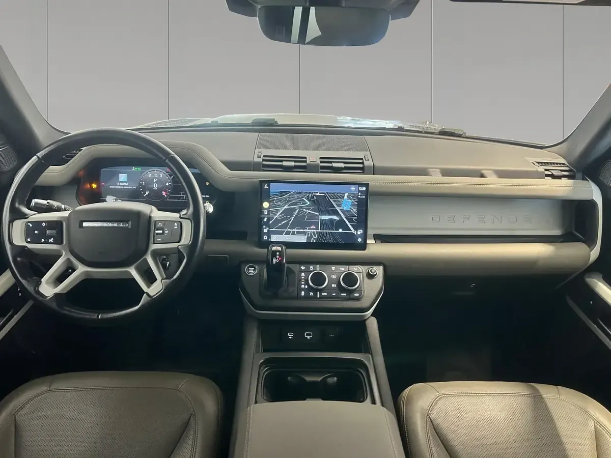 Käytetty Land Rover Defender SE 200 HP (147 kW) 2021 Vihreä Katumaasturi