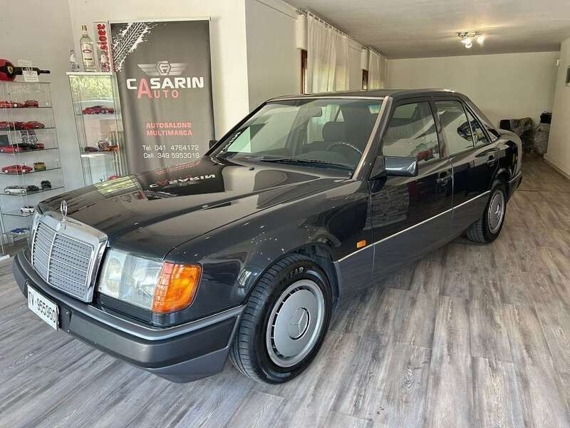 Usata Mercedes E200 122 CV (89 kW) 1992 Nero Berlina