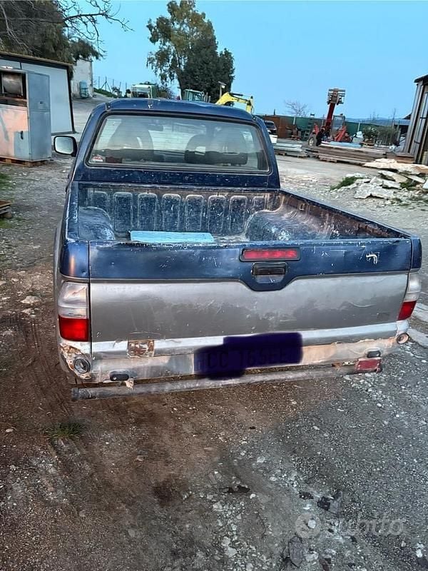 Usata Mitsubishi L200 87 CV (63 kW) 2002 Blu Pick-up
