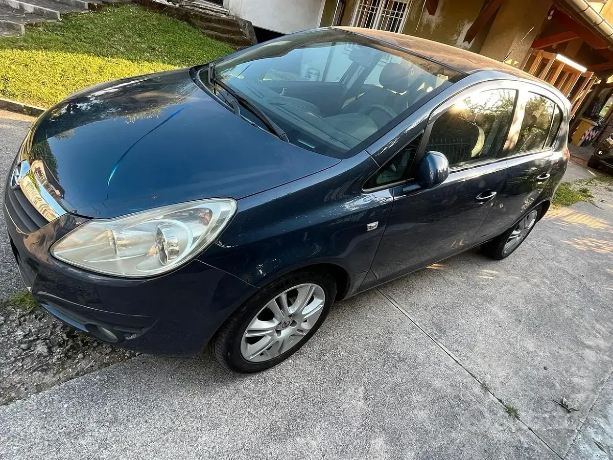 Usata Opel Corsa Cosmo 75 CV (55 kW) 2008 Blu/azzurro Utilitaria