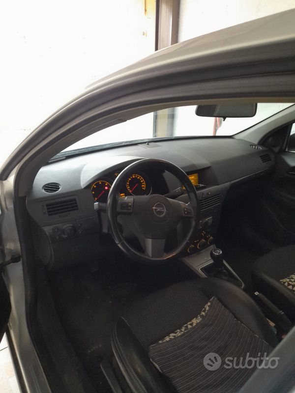 Usata Opel Astra 60 CV (44 kW) 2005 Grigio Berlina