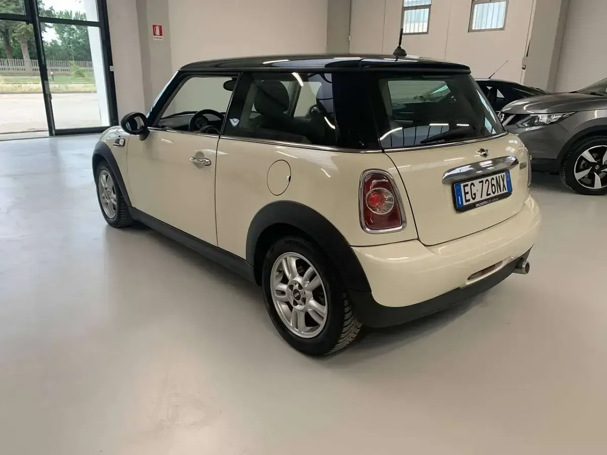 Usata Mini Cooper D 111 CV (81 kW) 2011 Other Utilitaria