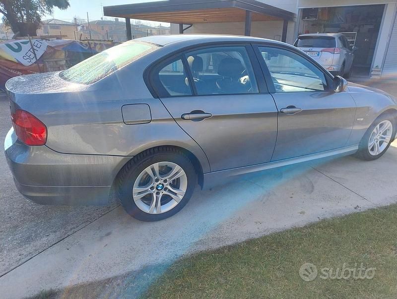 Usata BMW 320 Efficient Dynamics 177 CV (130 kW) 2010 Grigio Berlina