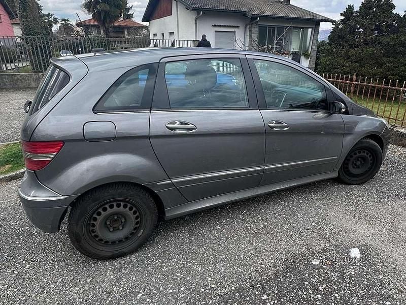 Usata Mercedes B200 Chrome 140 CV (102 kW) 2008 Argento Monovolume