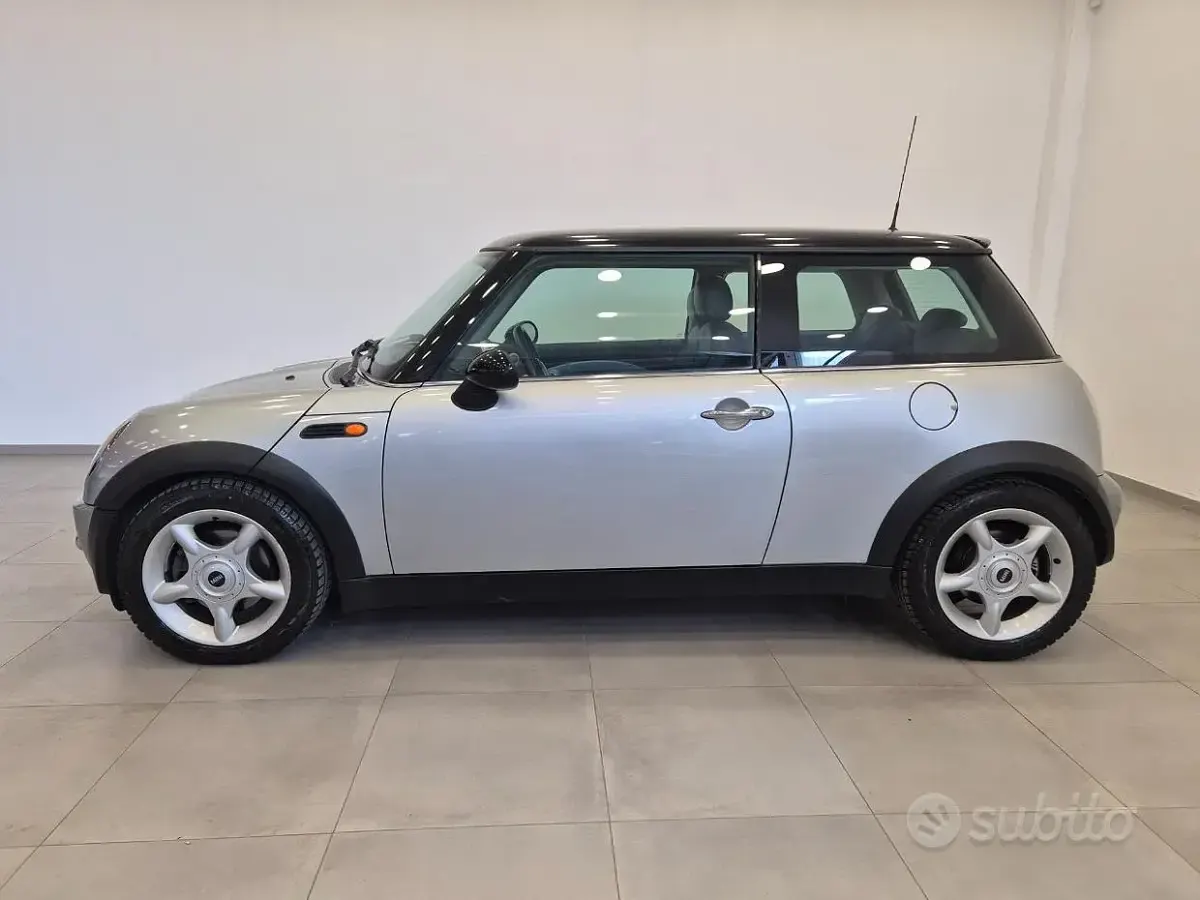 Usata Mini Cooper 116 CV (85 kW) 2002 Grigio Utilitaria