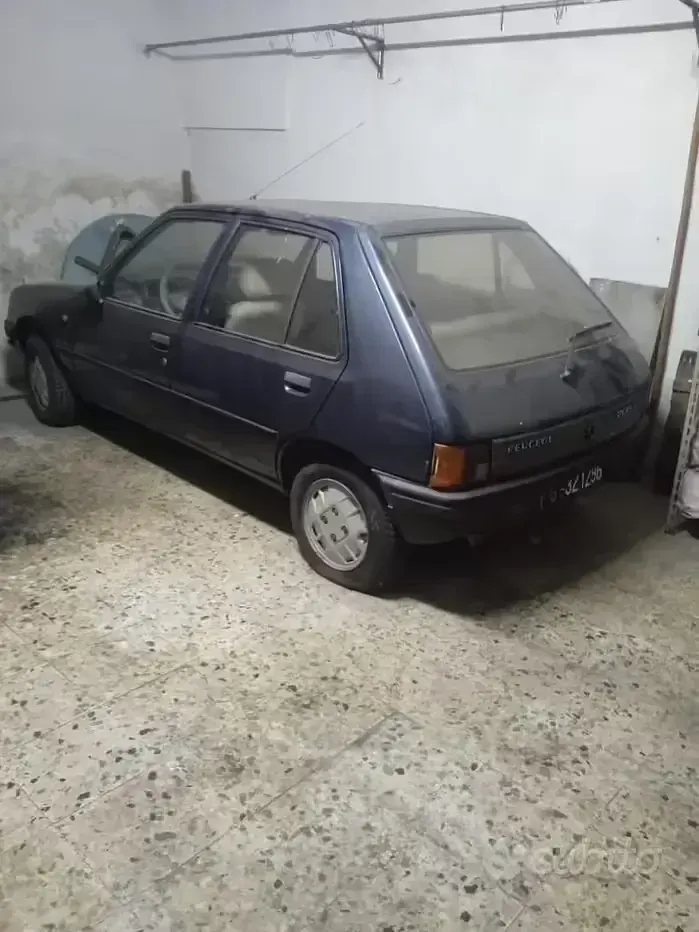 Usata Peugeot 205 60 CV (44 kW) 1984 Blu Utilitaria