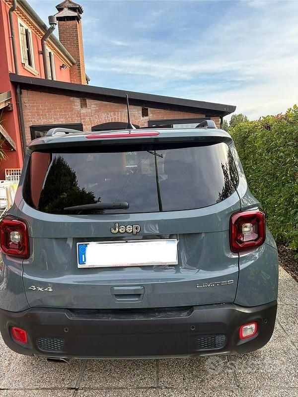 Usata Jeep Renegade Limited 190 CV (139 kW) 2018 Verde SUV