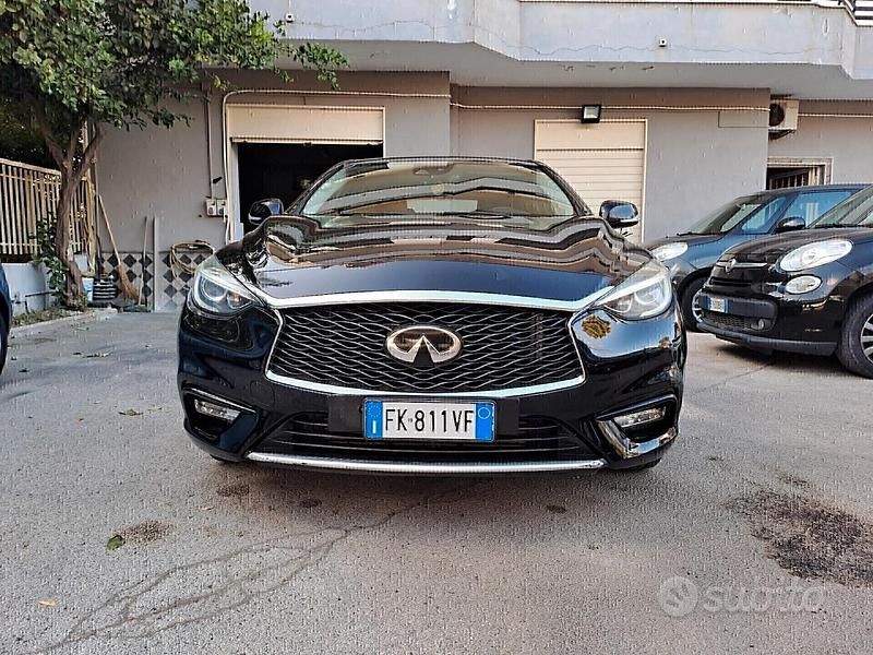 Usata Infiniti Q30 Premium 109 CV (80 kW) 2017 Nero Berlina