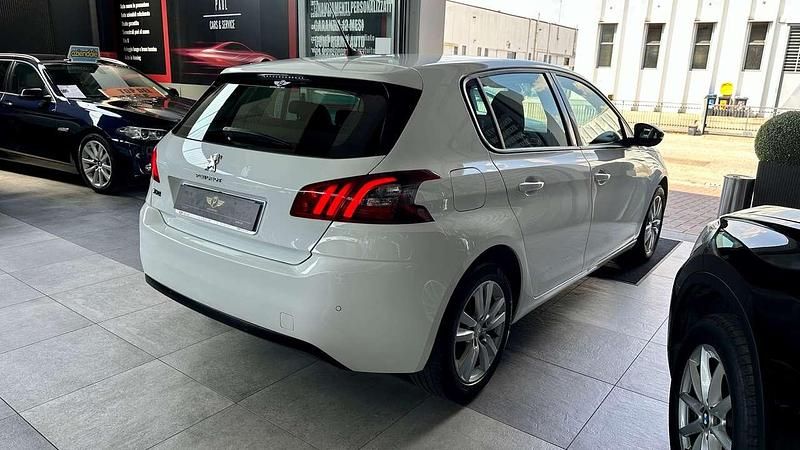 Usata Peugeot 308 Active 131 CV (96 kW) 2021 Bianco Berlina
